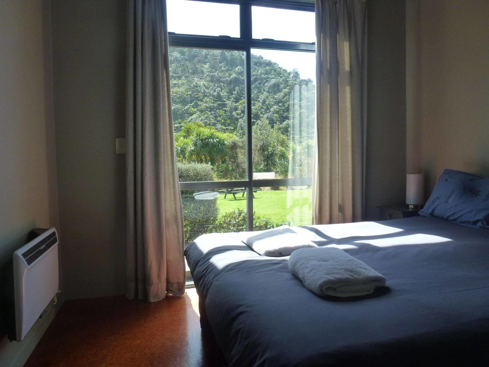 Piha Beachstay Accommodation Exteriör bild